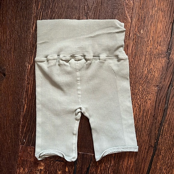 FP Movement Happiness Runs Bike Short - Picture 2 of 9